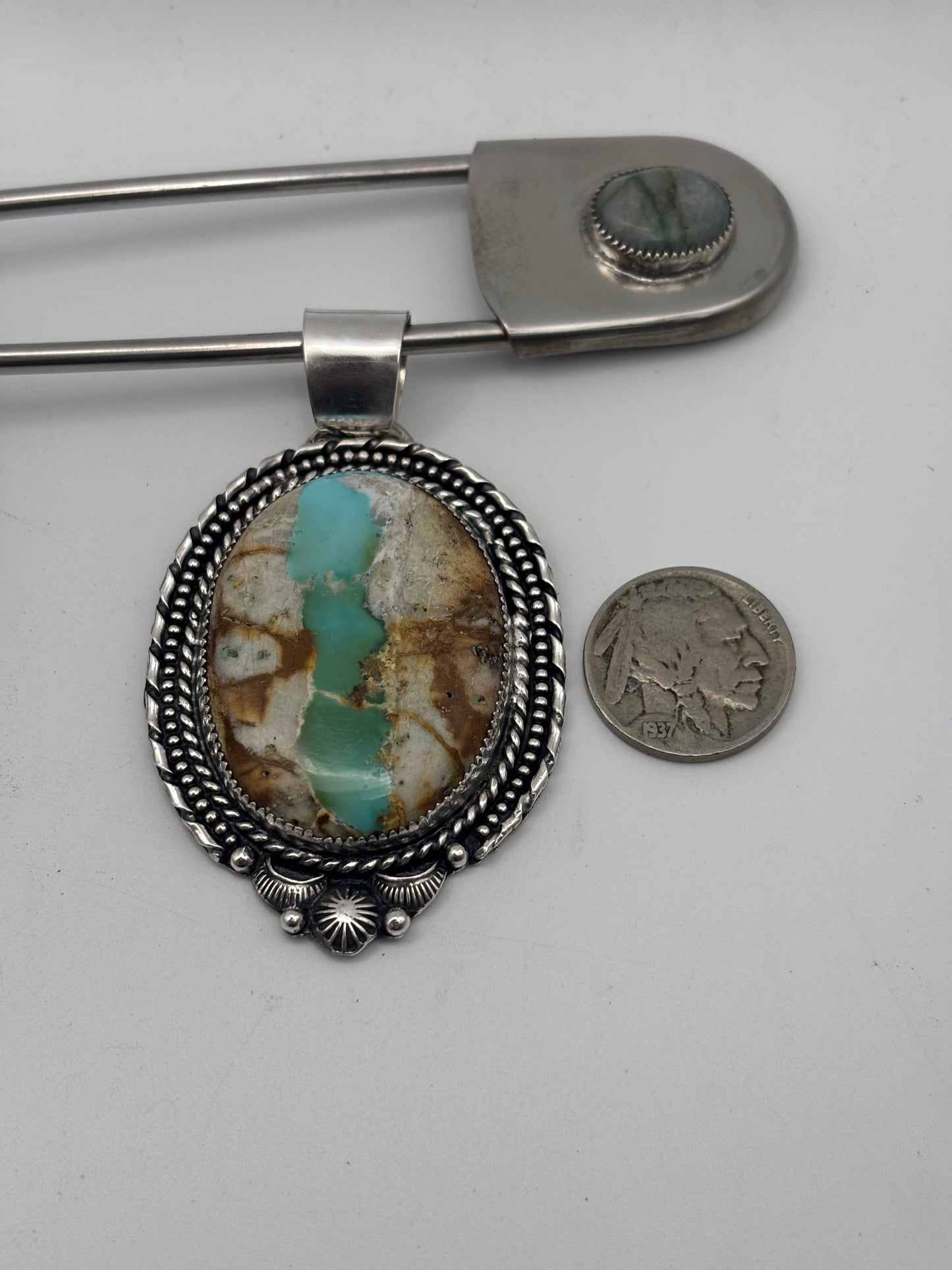 Royston Ribbon pendant