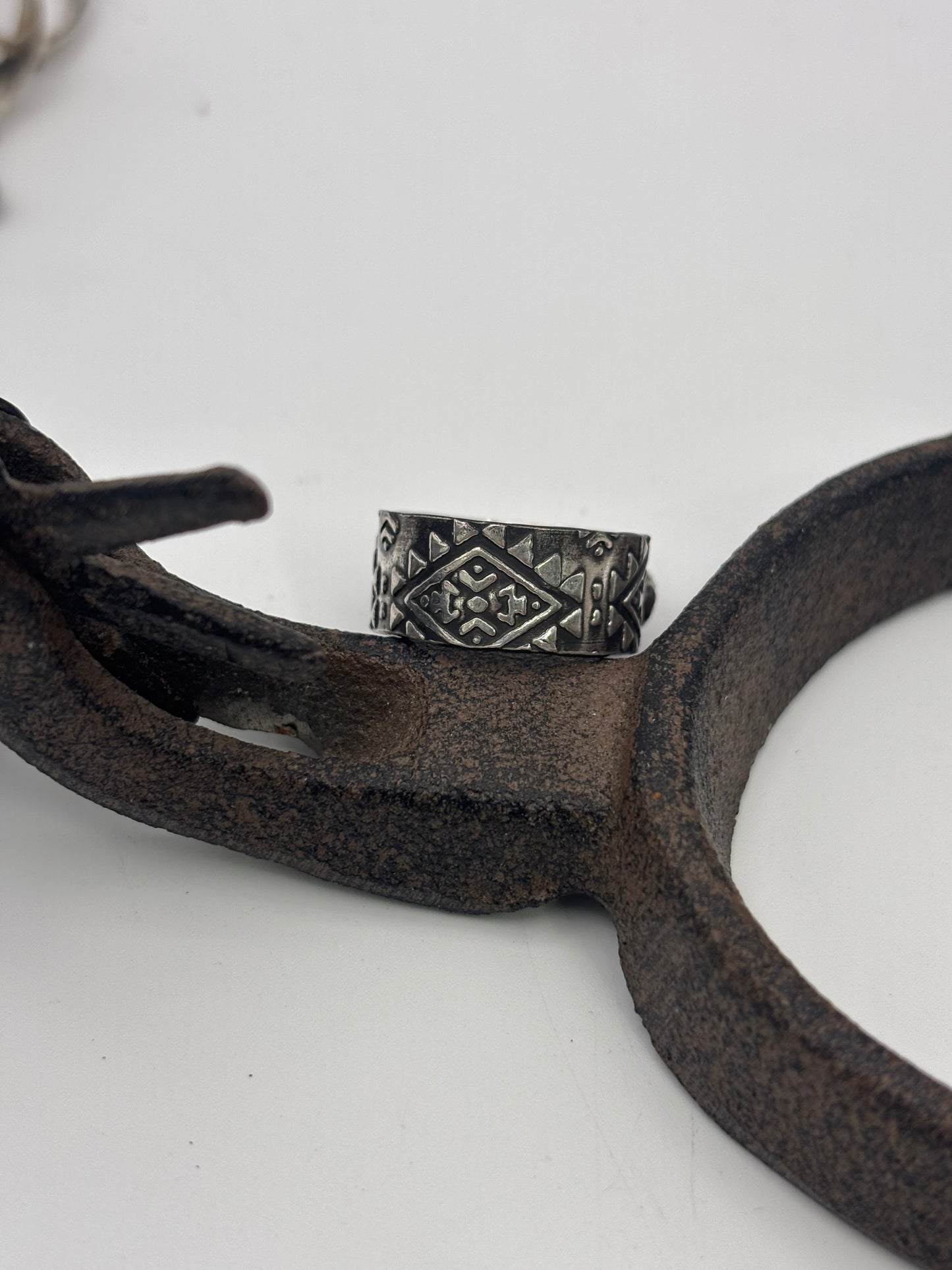 Three stone silver ring sz9