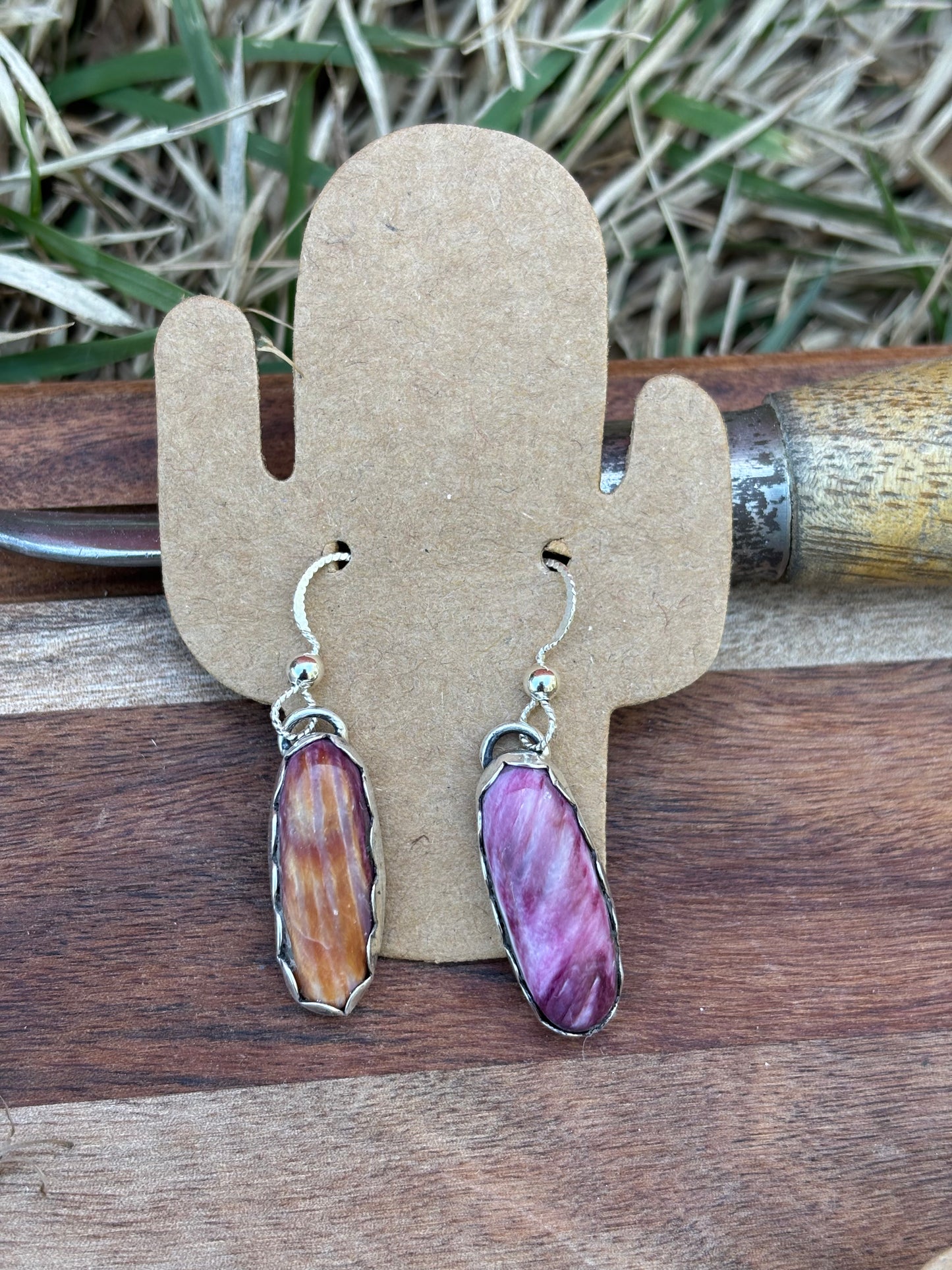 Spiny oyster dangles