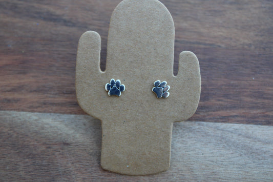 Paw studs