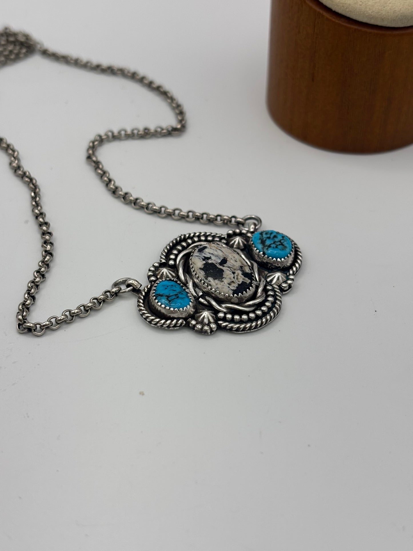 White Buffalo&Kingman necklace