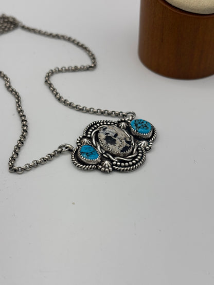 White Buffalo&Kingman necklace