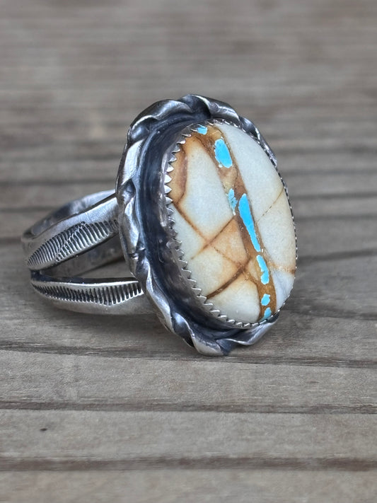 Royston ribbon ring