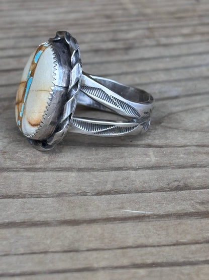 Royston ribbon ring