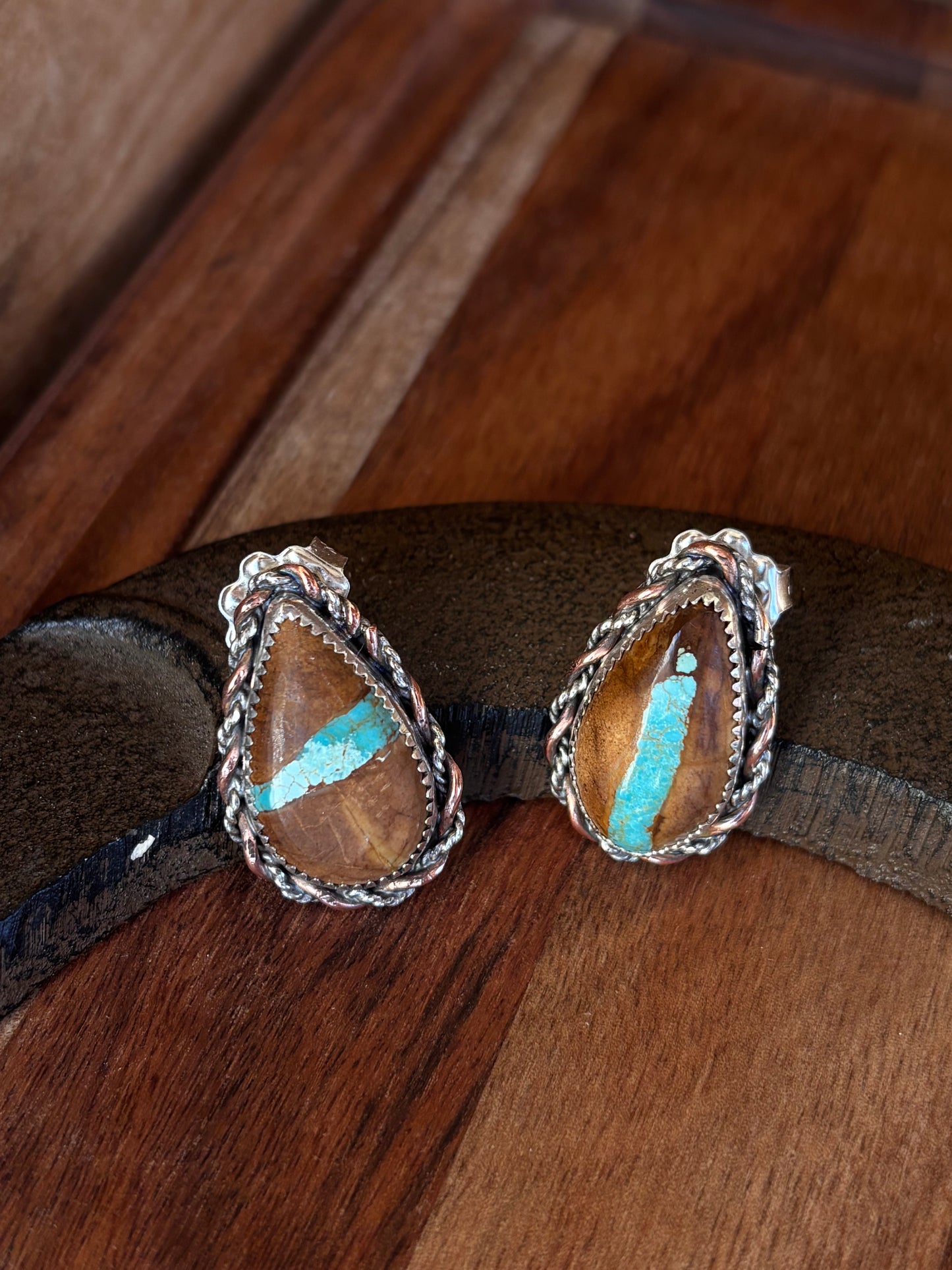 Royston Ribbon studs