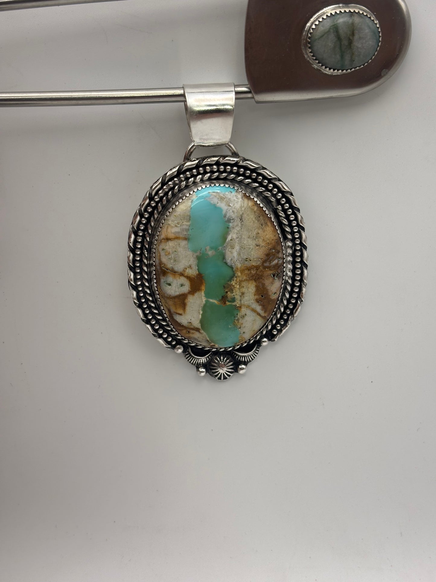 Royston Ribbon pendant
